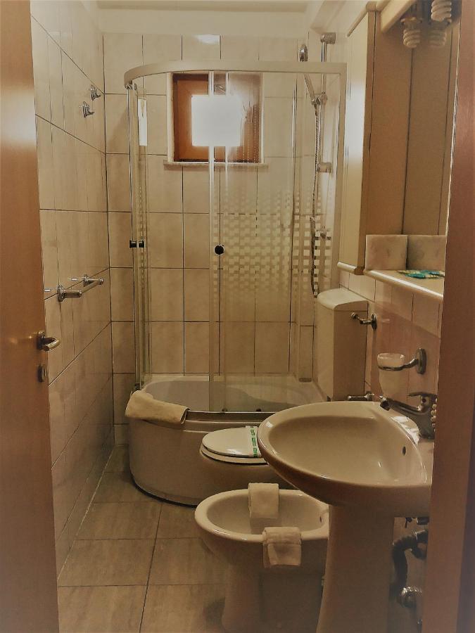 Hotel Vila Veneto Timisoara Bagian luar foto