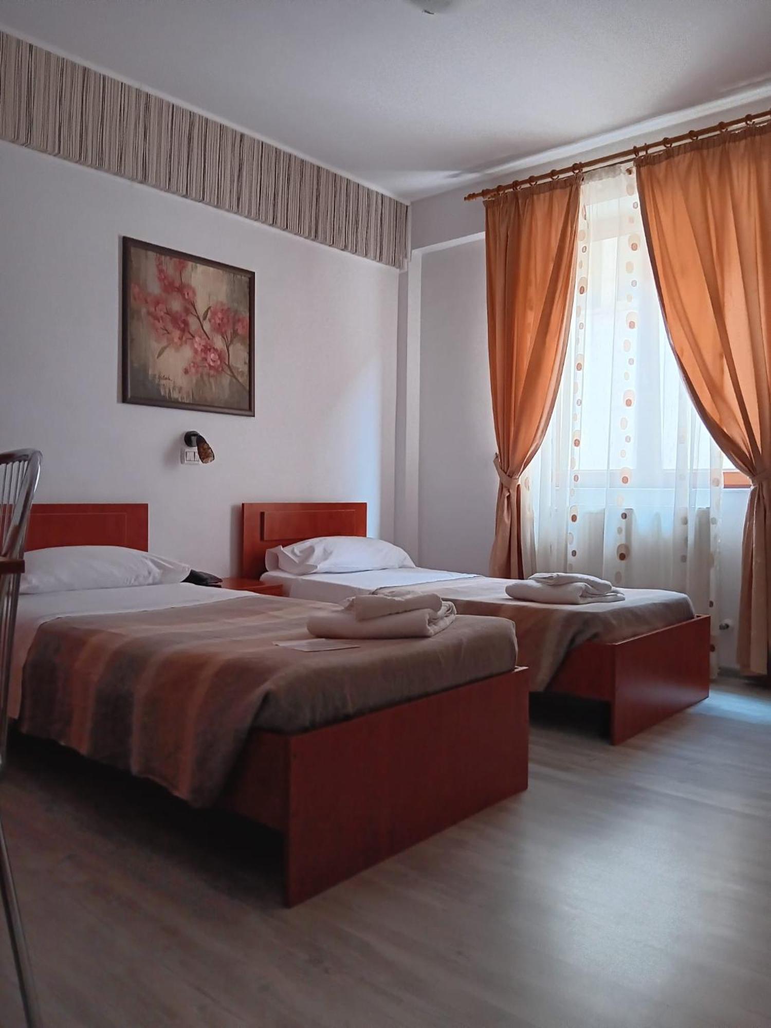 Hotel Vila Veneto Timisoara Bagian luar foto