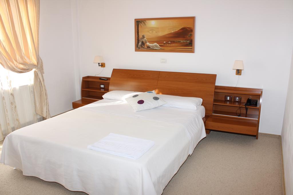 Hotel Vila Veneto Timisoara Bagian luar foto